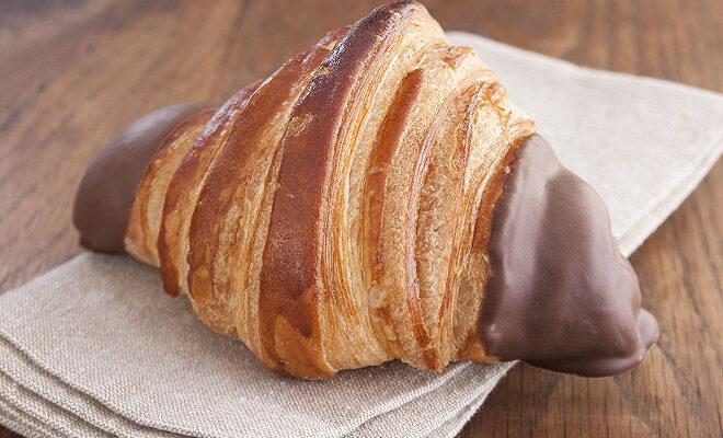croissant au chocolat